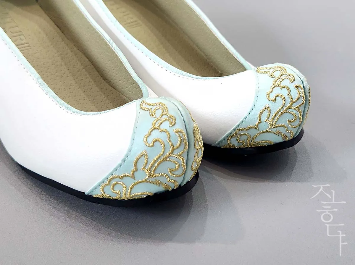 Gold Embroidery Women Wedding Shoes in Mint Kkotshin