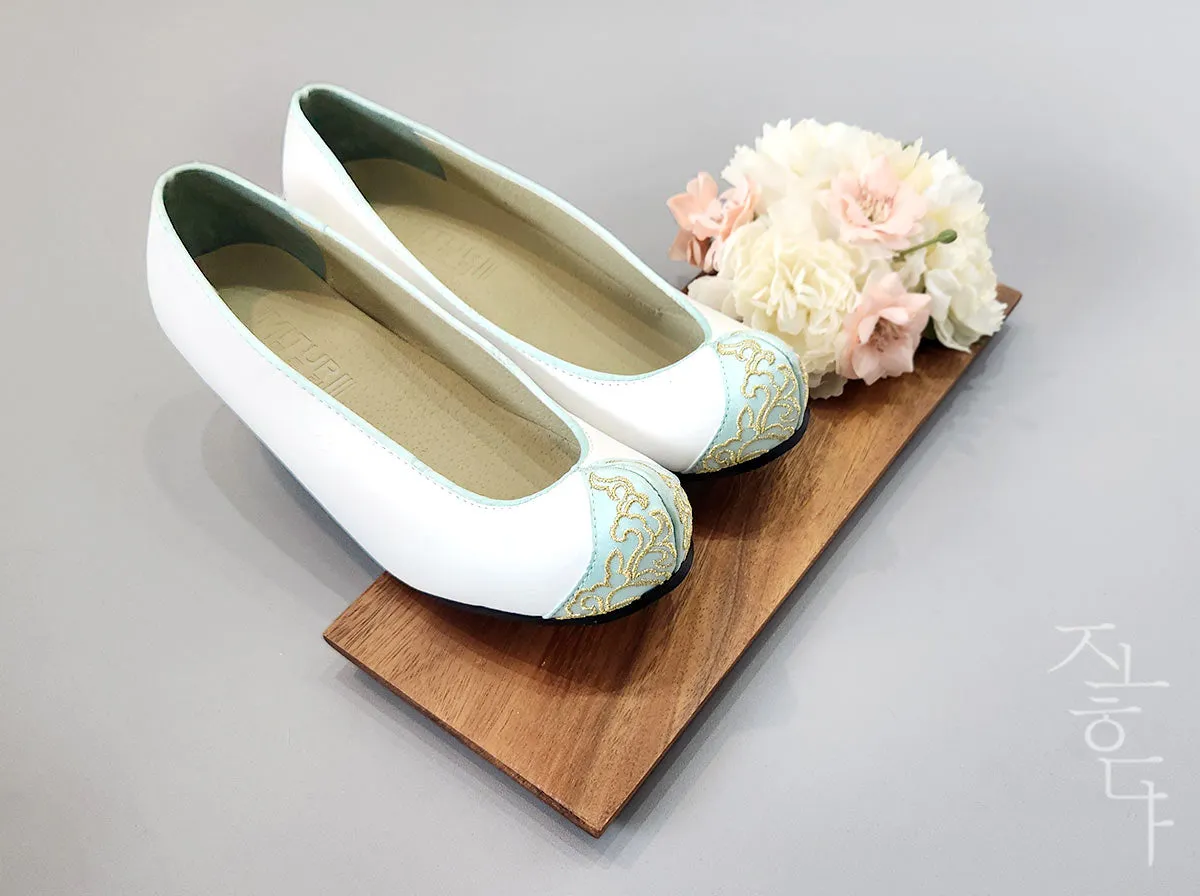 Gold Embroidery Women Wedding Shoes in Mint Kkotshin